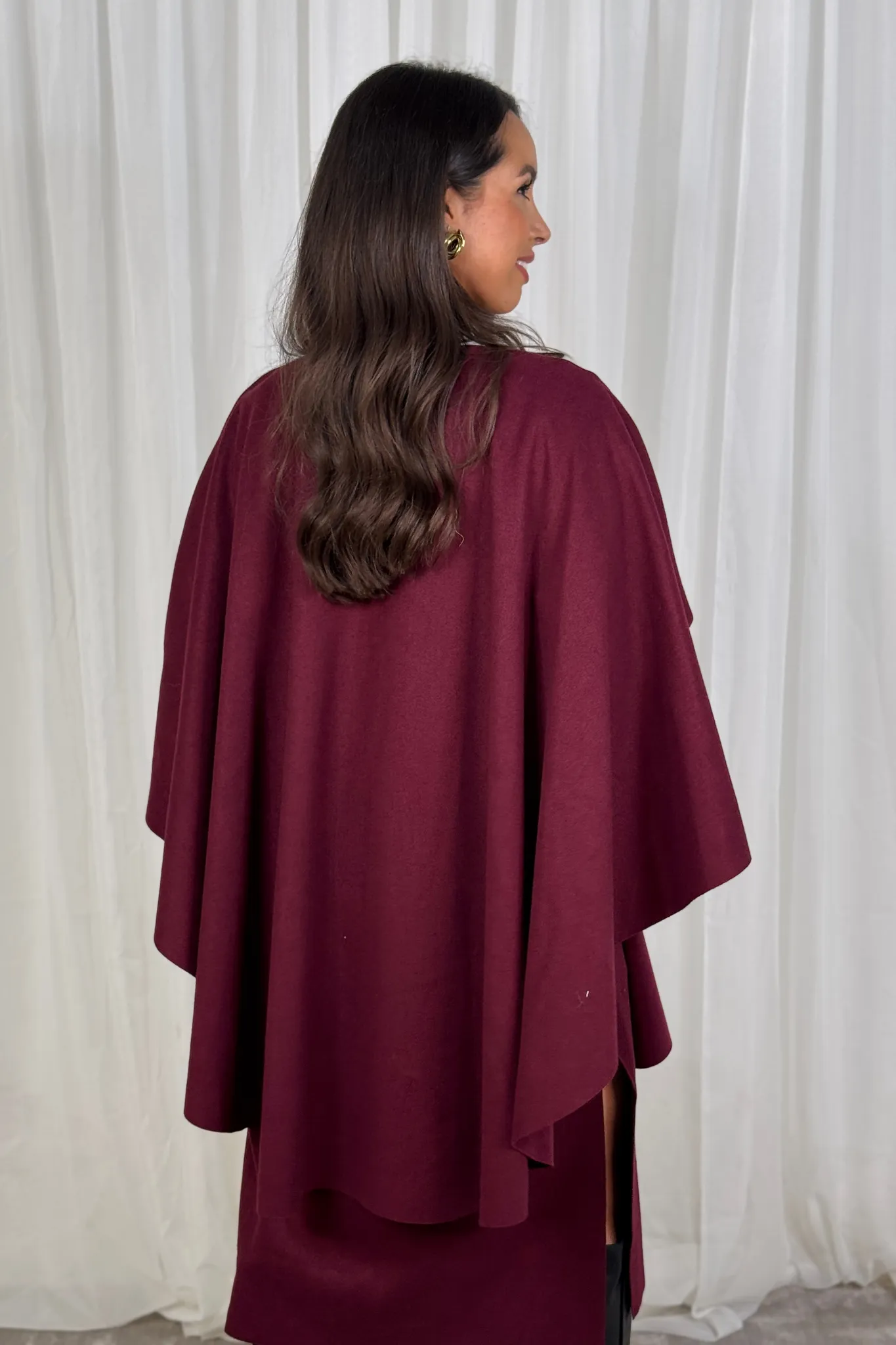 Indie Cape Overlay Coat In Wine